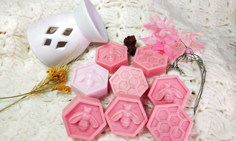 Ceras y moldes con forma de panal para elaboración de jabones y velas